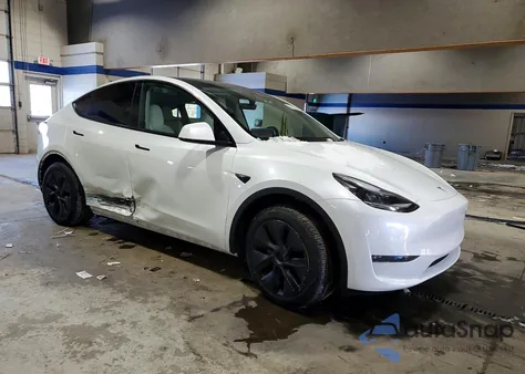 2024 Tesla Model Y z USA, uszkodzony, nr VIN 7SAYGDEE3RA311186